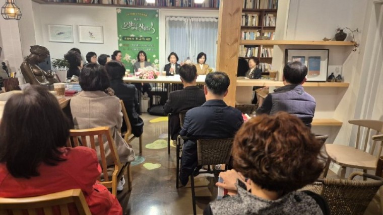 동백시집 북토크쇼.jpg
